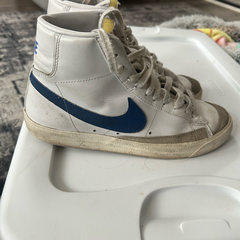 Nike Men’s White and Blue High-Top Blazers